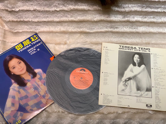 [9Box Music Log] Echoes of an Era: Uncle Hua's 1980s Collection,Bringing Vinyl article image - 9Box Music