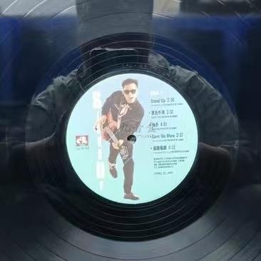 張國榮《stand up》黑膠LP封底與曲目資訊｜九音盒上門回收